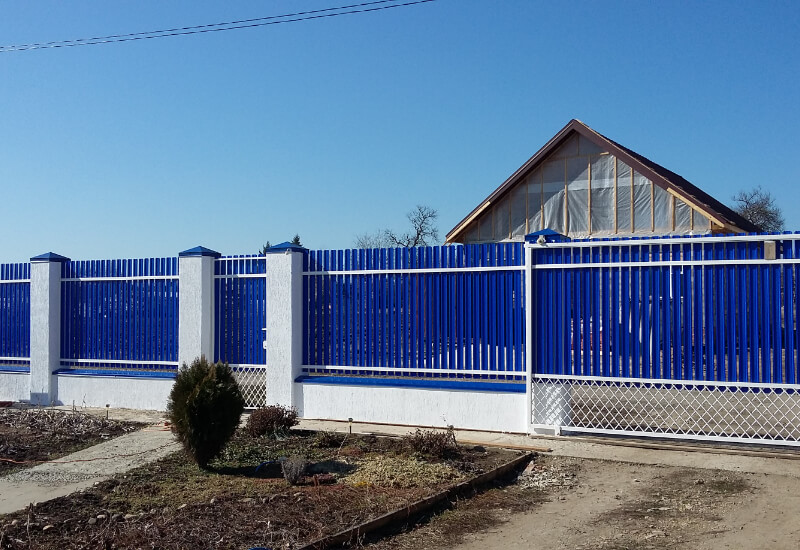 Забор из евроштакетника RAL5002 синий ультра, секция горизонт в Костанае фото 1