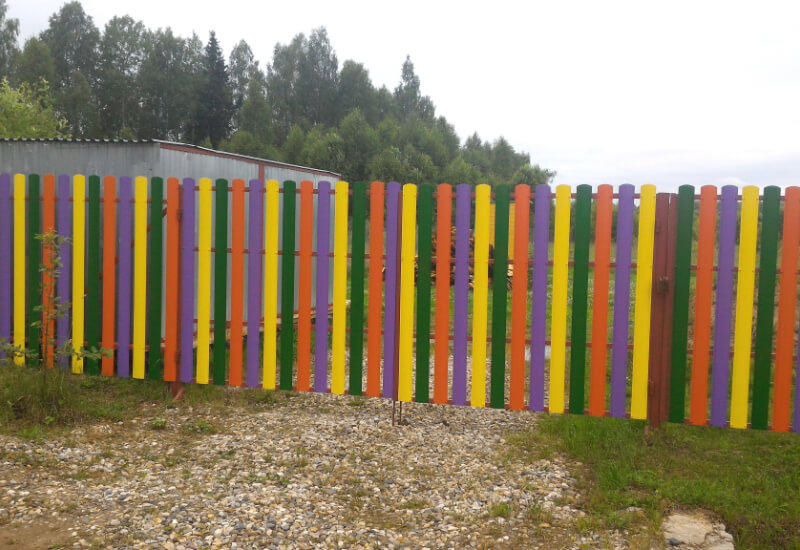  Забор из металлоштакетника сиреневого, желтого, оранжевого, зеленого фото 2